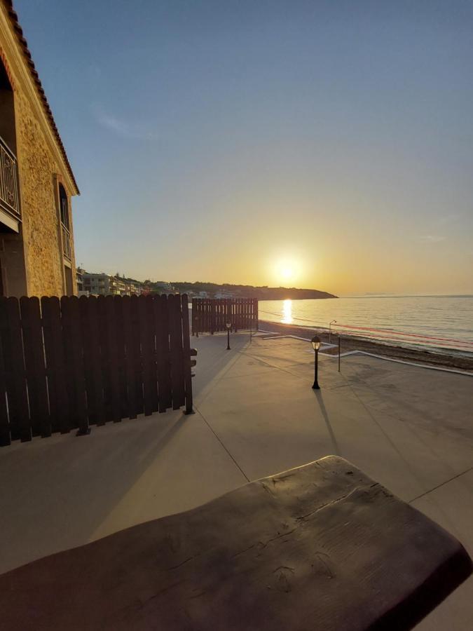 Volakas Beachfront Suites Rethymno  Екстер'єр фото
